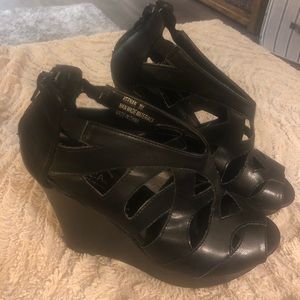 Black Wedges